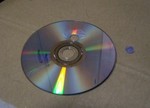 穴を開けたDVD.jpg
